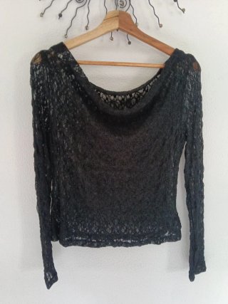 Top encaje cuello caído L negro elástico