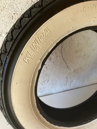 Rueda KENDA 3.50-10 banda Blanca Vespa Lambretta