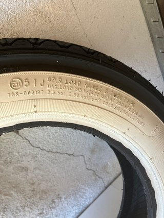 Rueda KENDA 3.50-10 banda Blanca Vespa Lambretta