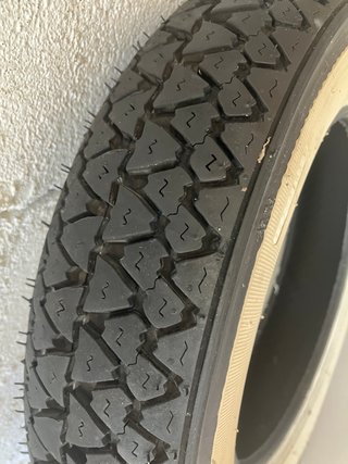Rueda KENDA 3.50-10 banda Blanca Vespa Lambretta