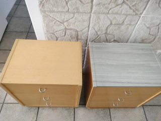 Mesitas de noche de madera y piedra
