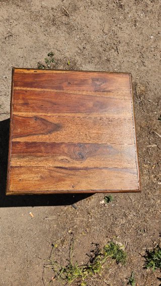 Baúl de madera con doble abertura
