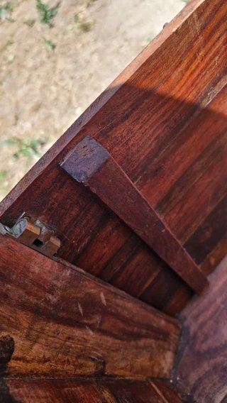Baúl de madera con doble abertura