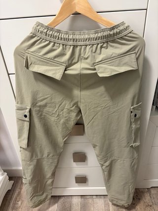 Pantalón cargo Bershka beige talla XS