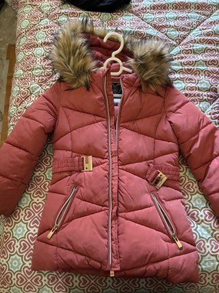 Cazadora niña rosa con capucha y pelo