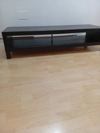 Mesa baja negra de madera
