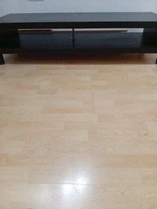 Mesa baja negra de madera
