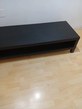 Mesa baja negra de madera