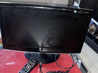 Tv con tdt y  conexiones  a pc 19”