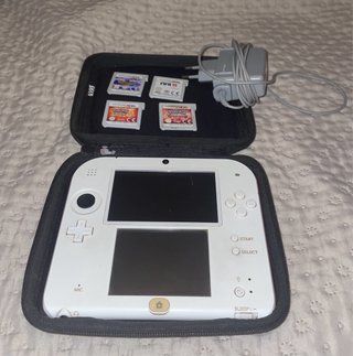 Nintendo 2DS Blanca + 4 Juegos + Cargador