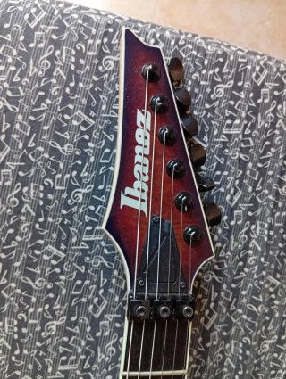 Ibanez Iron Label Guitarra Eléctrica