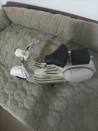 Moto Vespa Metálica Blanca