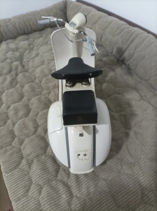 Moto Vespa Metálica Blanca