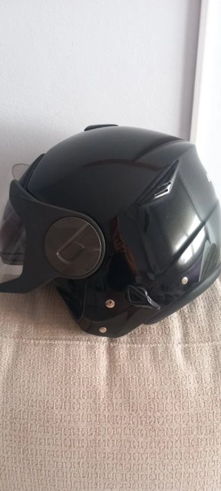 Casco negro Unik con visera