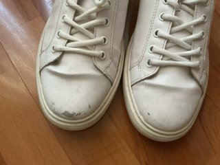 Zapatillas. Levi's Talla 43.