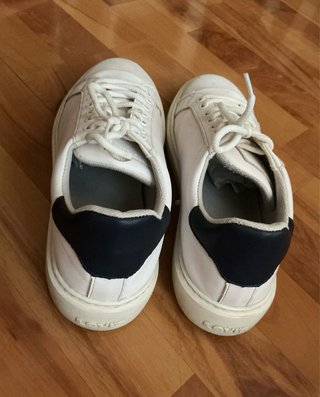 Zapatillas. Levi's Talla 43.