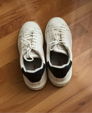Zapatillas. Levi's Talla 43.