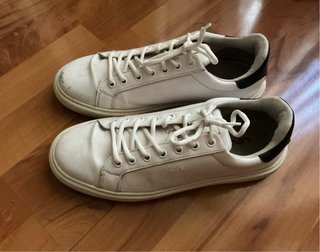 Zapatillas. Levi's Talla 43.