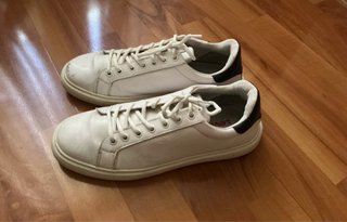 Zapatillas. Levi's Talla 43.
