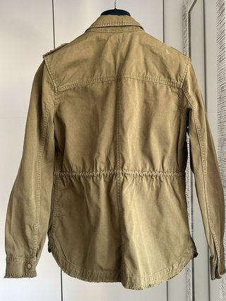 Cazadora militar caqui Bershka