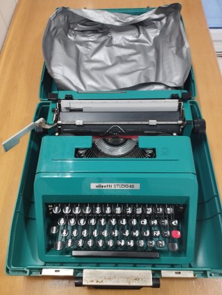Máquina de escribir Olivetti STUDIO 45