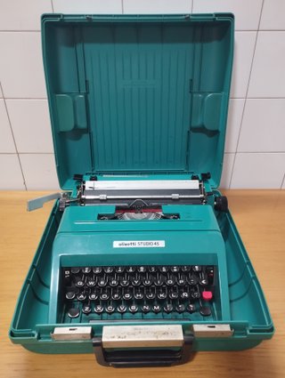 Máquina de escribir Olivetti STUDIO 45