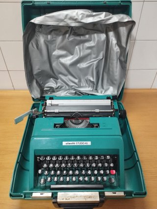 Máquina de escribir Olivetti STUDIO 45
