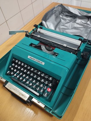 Máquina de escribir Olivetti STUDIO 45