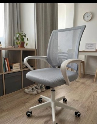 Silla de oficina ergonómica gris