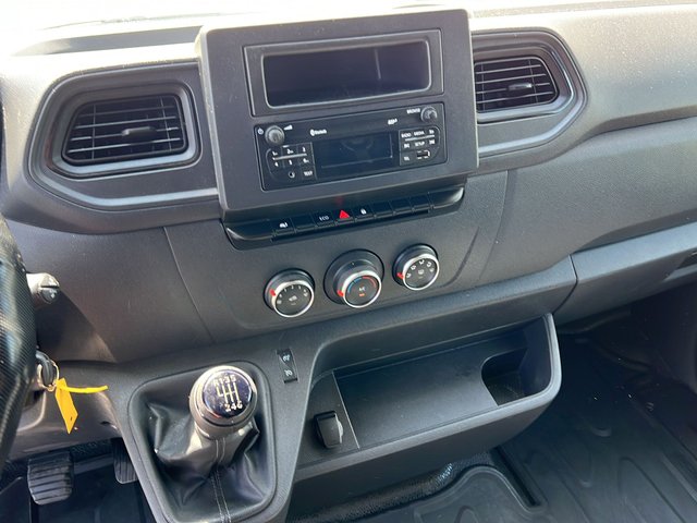 Renault Master Furgon L2H2 3500 Blue dCi 99 kW (135 CV)