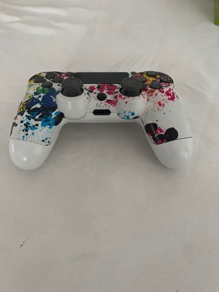 Mando PS4 con diseño salpicaduras