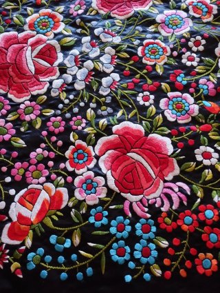 Mantón de Manila bordado flores