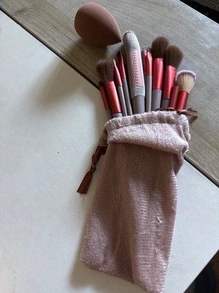 Set de brochas de maquillaje y esponja