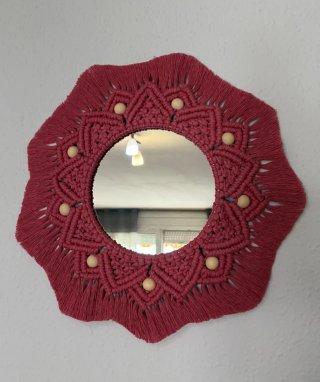 Espejo Macramé Fucsia con Bolas Madera