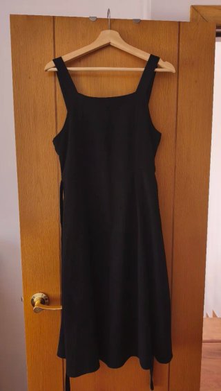 Vestido Peto Midi Negro