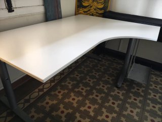 Escritorio esquinero + Soporte