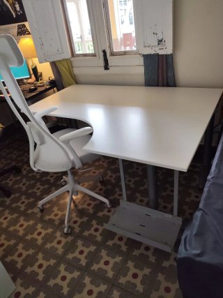 Escritorio esquinero + Soporte