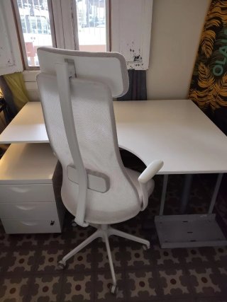 Escritorio esquinero + Soporte