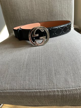 Cintura Gucci nera con logo GG