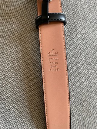 Cintura Gucci nera con logo GG