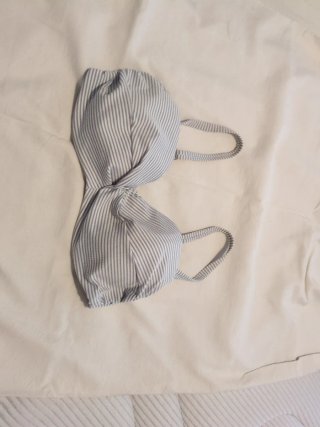 Bikini de rayas azul y blanco