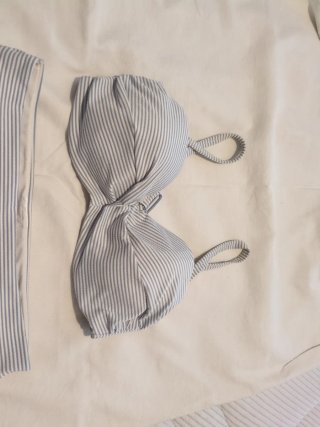 Bikini de rayas azul y blanco