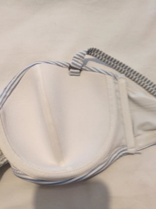 Bikini de rayas azul y blanco