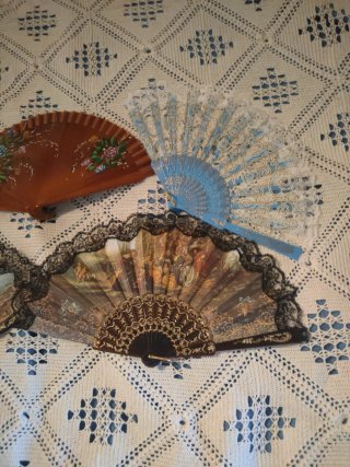 Set di ventagli decorati