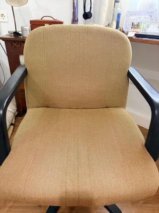 Silla de escritorio con ruedas beige