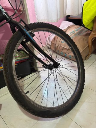 Bicicleta de montaña negra