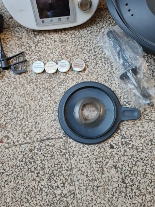 Thermomix TM5 muy poco uso con todos los utensilio