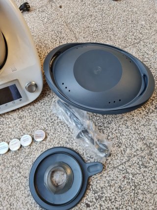 Thermomix TM5 muy poco uso con todos los utensilio