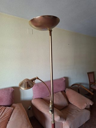 Lámpara de pie vintage dorada
