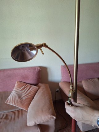Lámpara de pie vintage dorada